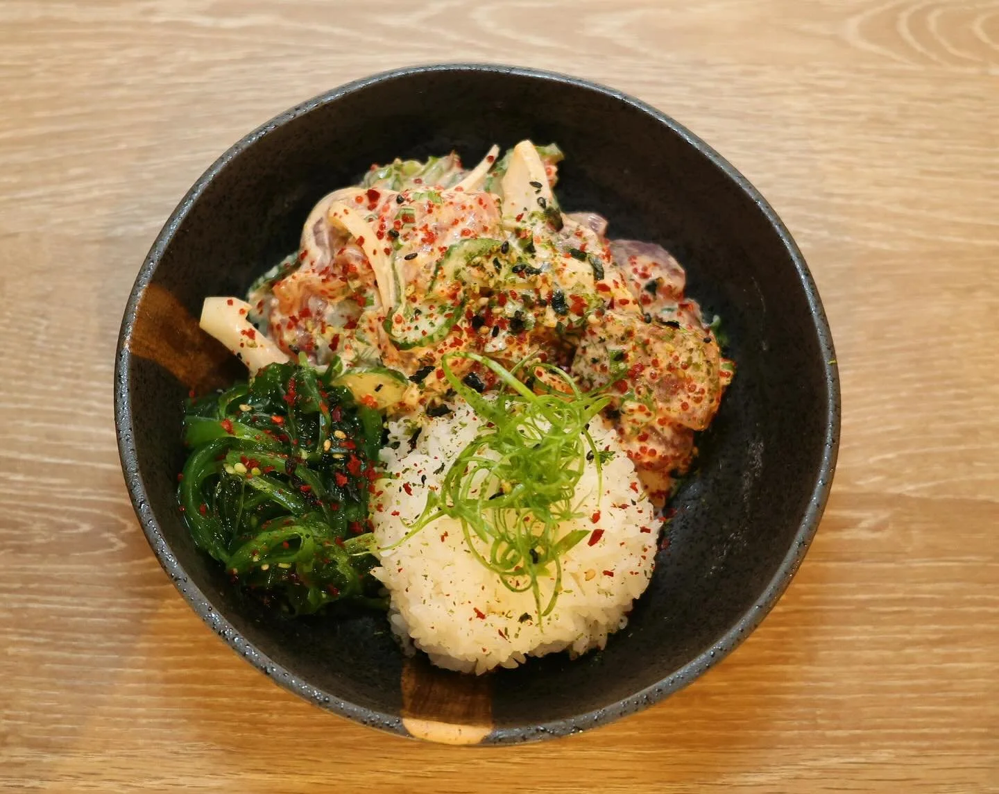 Lunch time is calling&hellip; and it&rsquo;s saying POKE! 🥢🐟 Fresh, flavorful, and made just for you! Come in or available for take out! 
#alohakidsla #poke #freshpoke #laeats #lafoodies #aloha #lacanadaflintridge #goodfood #laresturants