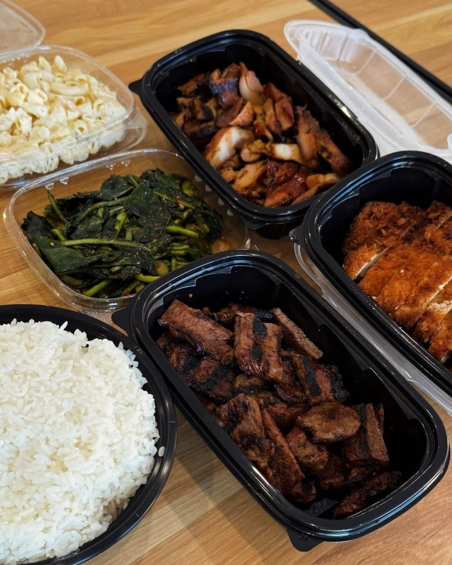 Thinking about what to do for dinner tonight? Order from Aloha Kids ! From plate lunches to the family pack to our keiki meals, we have something for everyone! 

#alohakidsla #platelunch #familypack #keiki