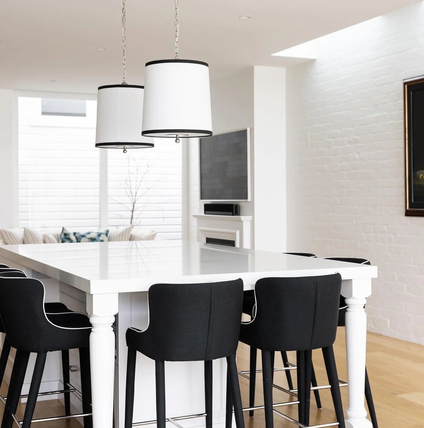 KHYBER - Naremburn 

Prioritising open-plan living, this oversized island bench is designed to seat guests on both sides, eliminating the need for a formal dining area. After all, who doesn&rsquo;t want to be close to the kitchen?

@streamlined_kitch