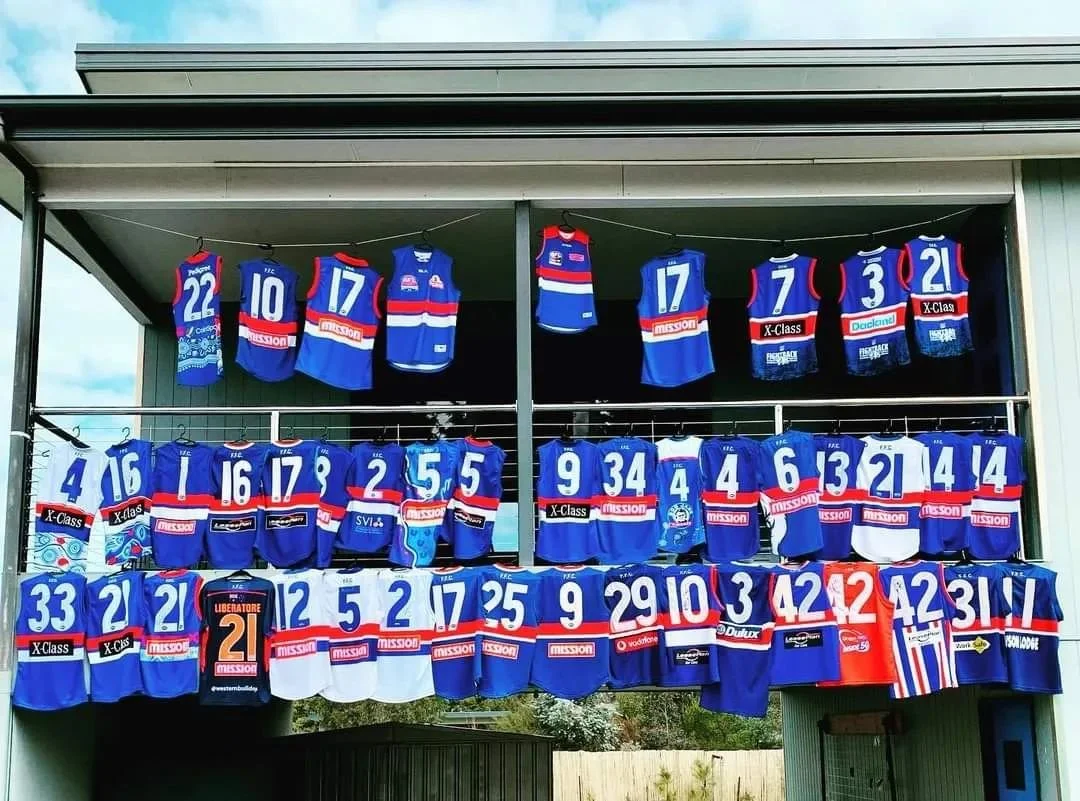 All our backyards, and not just in September ❤️🤍💙

📸 Unknown

#lovefootscray #footscray #westernbulldogs