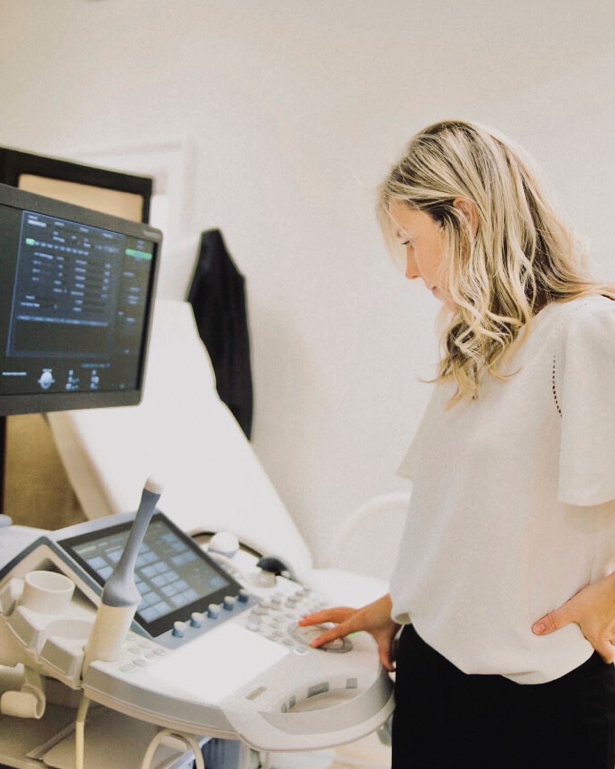 50% of the contribution means 50% of the focus. LCRH is a leader in the research and analysis of male factor fertility. From simple semen analysis and culture to ZyMot, advanced DNA fragmentation testing and surgical sperm retrievals; LCRH works with