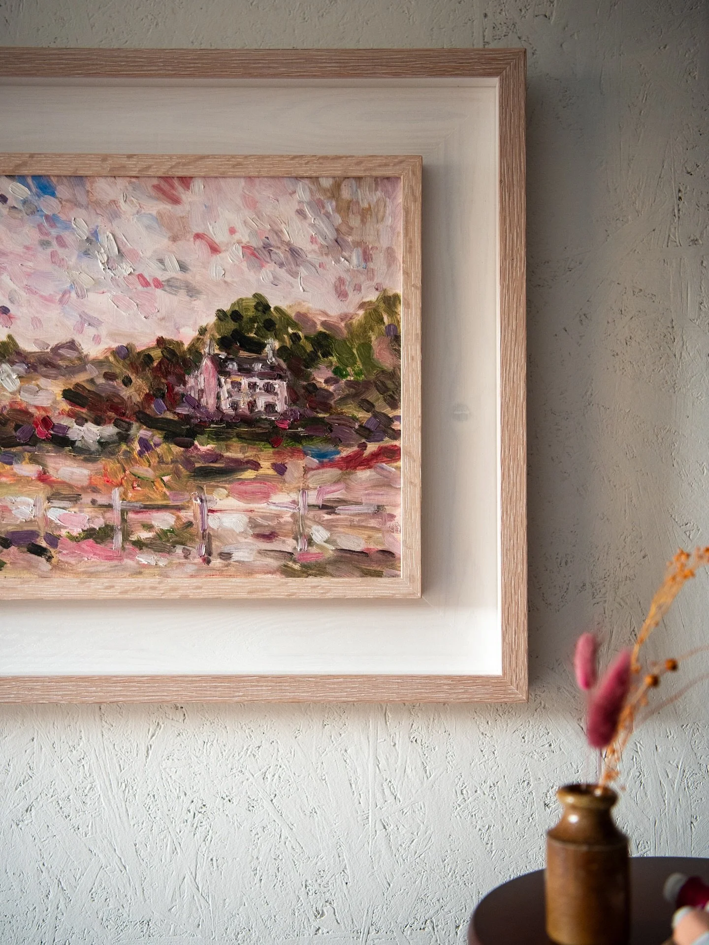 Wiltshire Cottage, 2025
Oil on canvas, 32 x 40cm

A quiet study of light and place, captures the gentle character of a Wiltshire home. Soft brushwork and muted tones evoke the calm rhythm of rural life, offering a moment of stillness and reflection.
