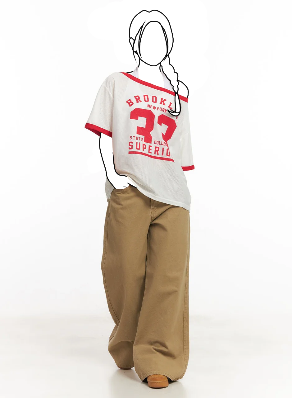 Športový priesvitný top s nápisom a odhalenými ramenami