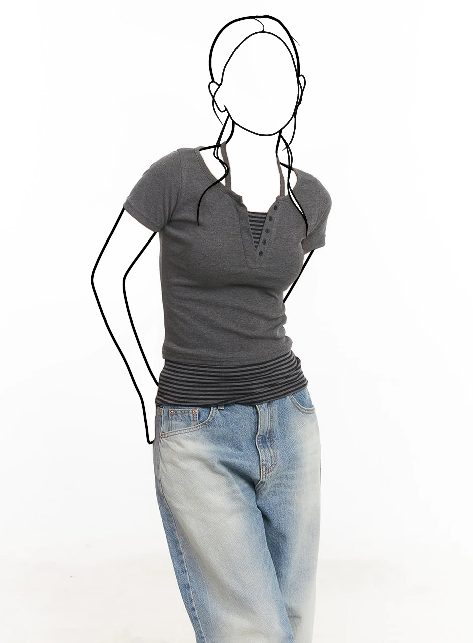 Vrstvený halter crop top s gombíkmi a pruhmi