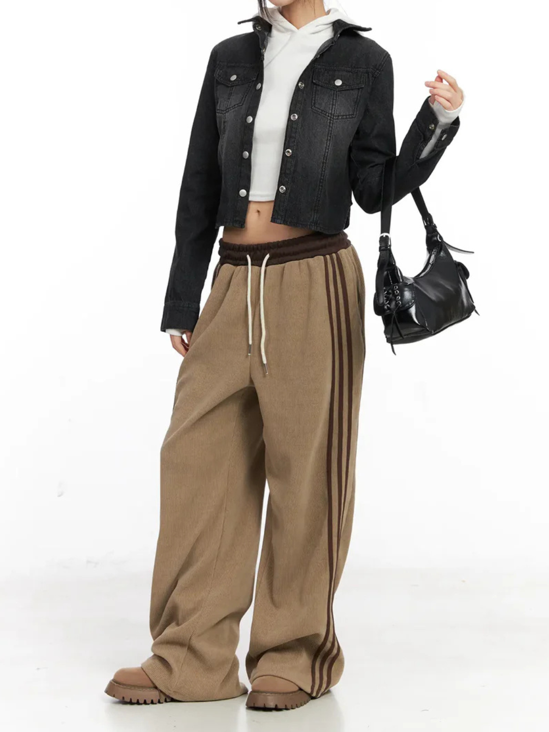 Široké tepláky s pruhmi a sťahovaním