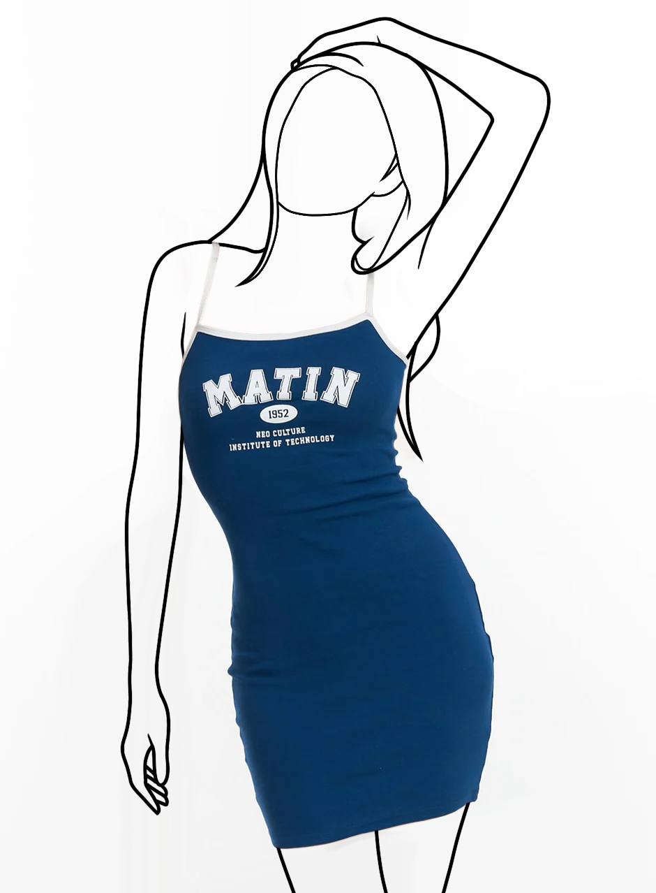 Mini šaty s kontrastným nápisom a tenkými ramienkami