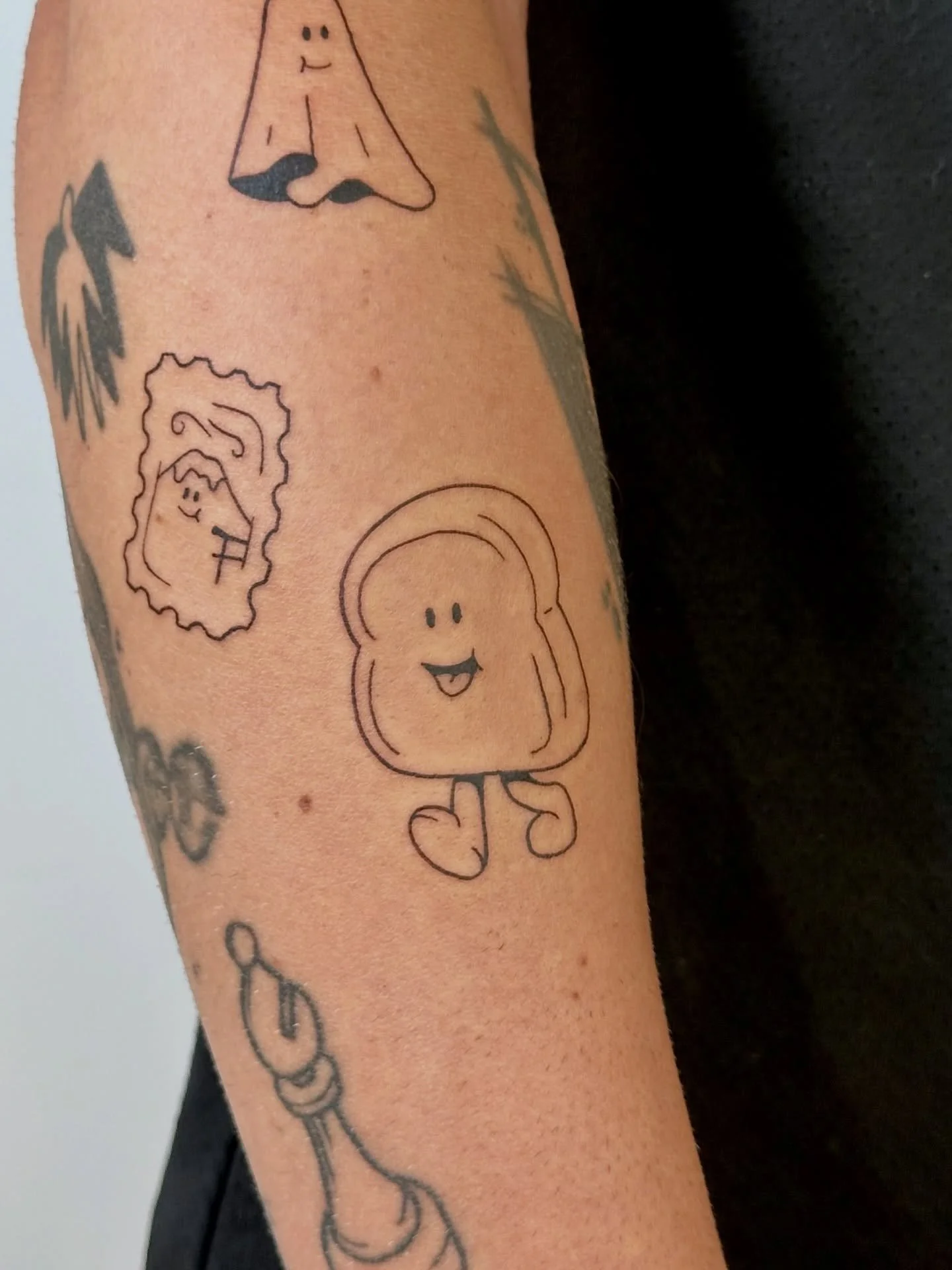 Douce brioche pour la compo de David 🍞
Booking 💌 : DM
&bull;
&bull;
&bull;
&bull;
#minimaltattoo #cartoontattoo #tattooidea #paristattoo #paris #brioche #tattooparis #tatouage