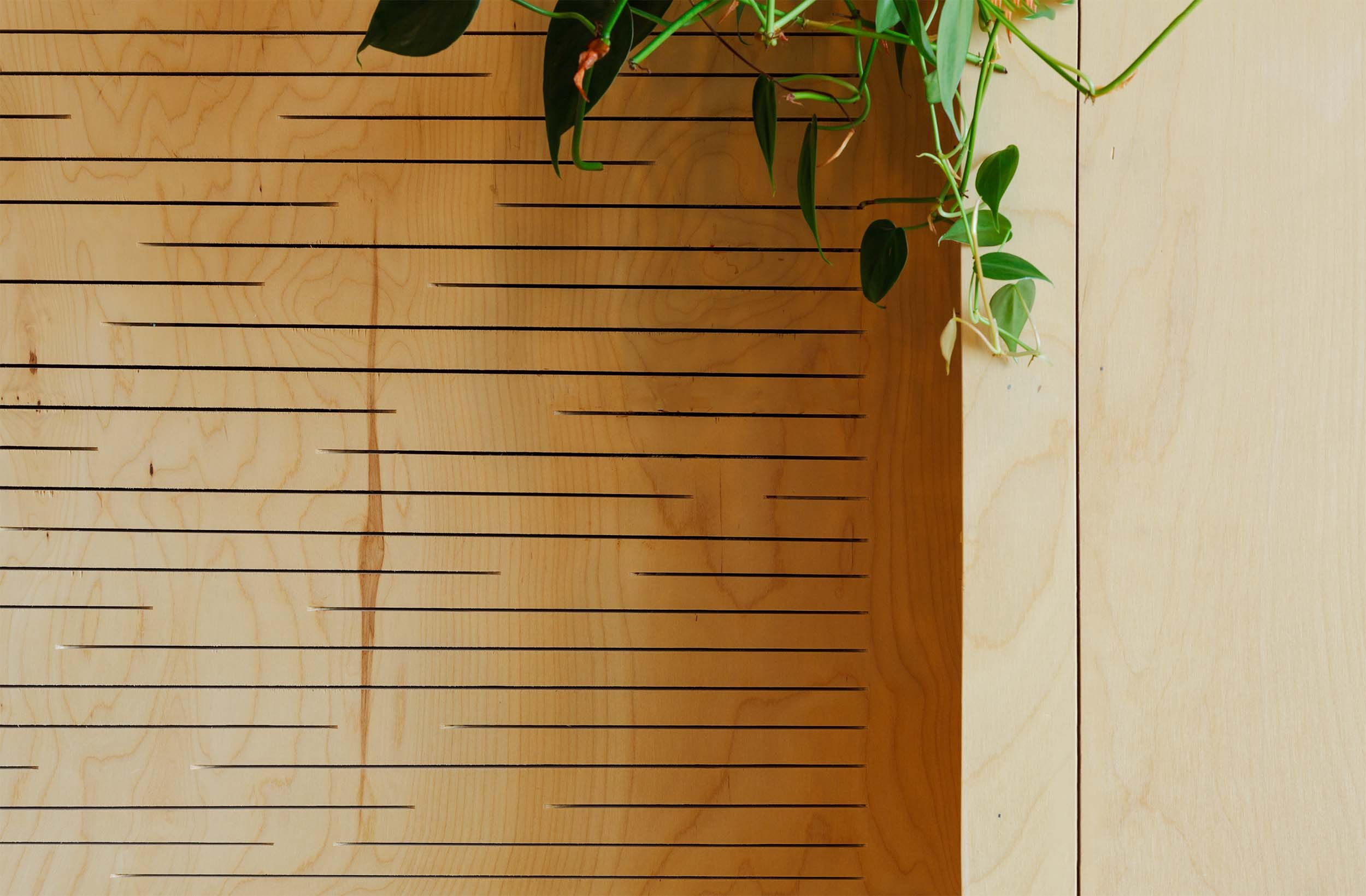 Radiator ombouw met ventilatiesleuven