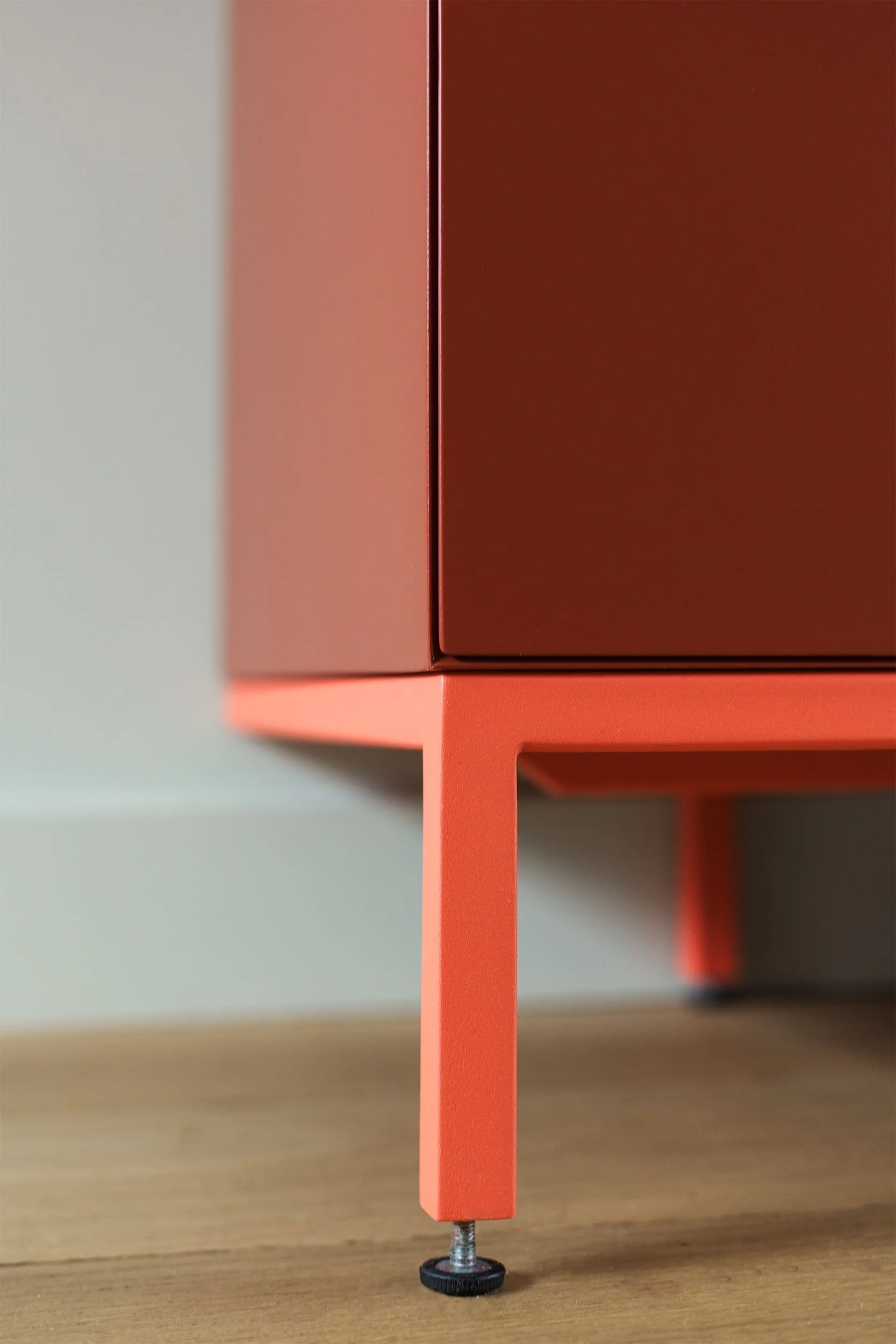 Gepoedercoat stalen onderstel met stelpoot