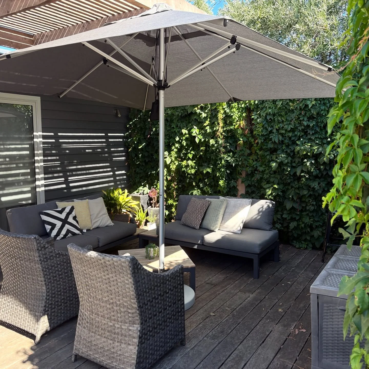 Make sure your ready for the warm weather! âïļðïļð 
Monaco umbrella available online from $999 - link in bio ð 
Delivery Australia wide ð 
#shade #umbrella #shadeumbrella #shadesolutions #outdoorumbrellas #sunprotection #patioumbrella #australia