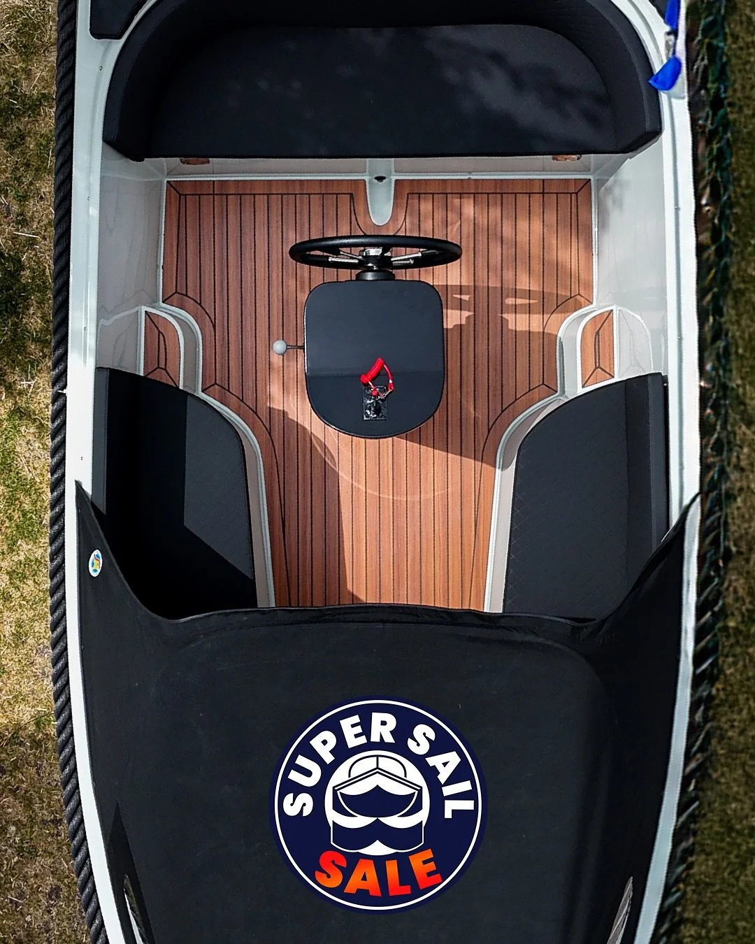 Vanaf &euro;1.000,- korting bij aankoop van een nieuwe polyester sloep uit onze showroom tijdens onze Super Sail Sale. De meeste staan geheel vaarklaar. Dus zelf meevaren met @sailamsterdam.official kan dus nog gewoon! 😍 

Hoe groter de boot, hoe gr