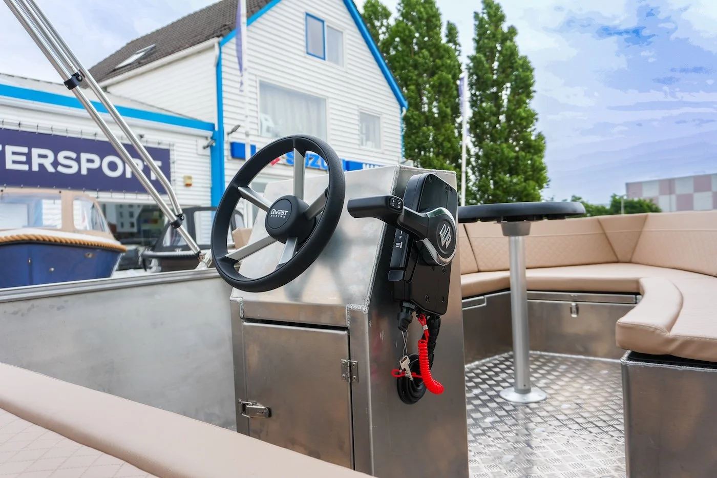 Qwest R5485 - beige luxe kussens -  aluminium sloep met ePropusion eektrische motor-11.jpg