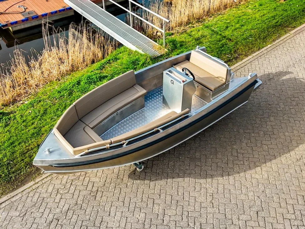 Qwest S535 aluminium boot v-bodem console boot sloep luxe betaalbaar te koop bij Wormer Watersport-29.webp