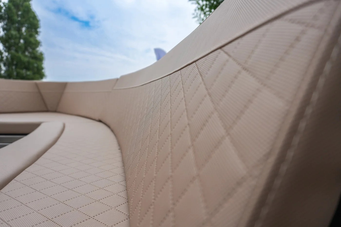 Qwest R5485 - beige luxe kussens -  aluminium sloep met ePropusion eektrische motor-08.jpg