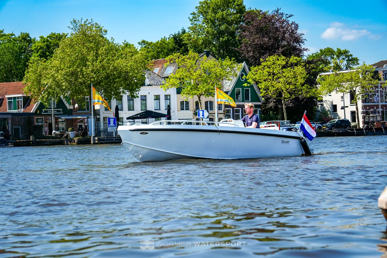 Wormer Watersport - Qwest S535 wit _ 60PK Suzuki Noord-Holland nieuwe aluminium boot kopen v-bodem - luxe aluminium sloep te koop-9.webp
