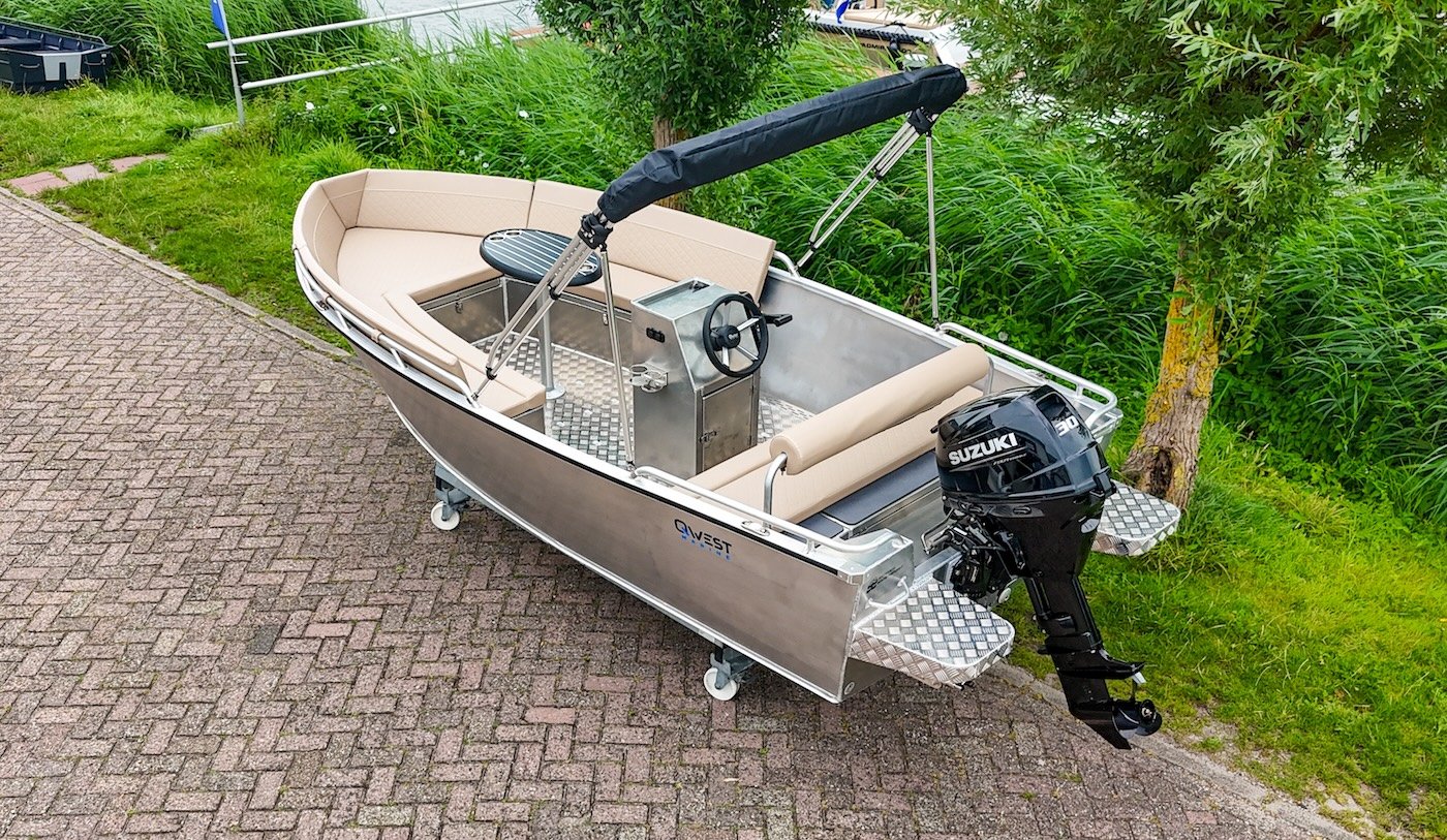 Qwest R5485 - beige luxe kussens -  aluminium sloep met ePropusion eektrische motor-04.jpg