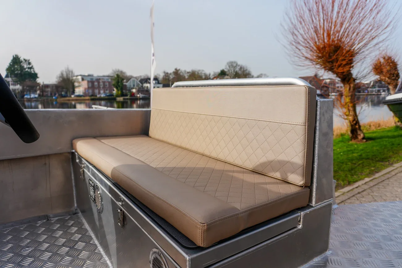 Qwest S535 aluminium boot v-bodem console boot sloep luxe betaalbaar te koop bij Wormer Watersport-12.webp