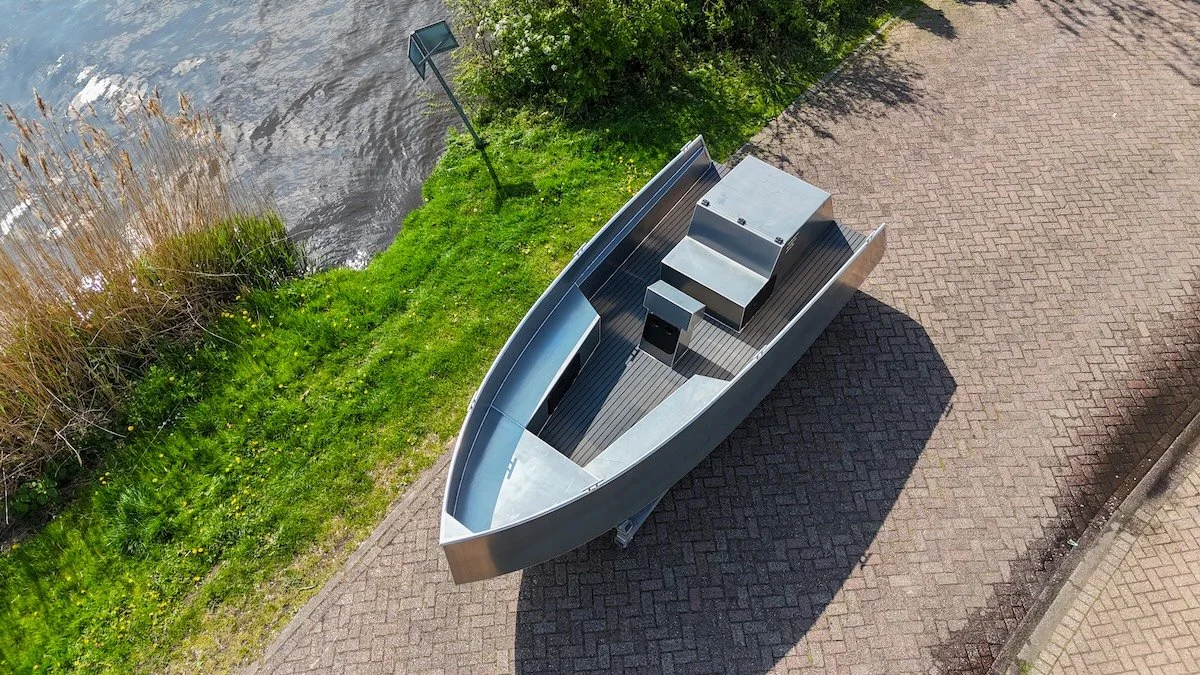 Qwest vissersboot aluminium platbodem Aluminium tender Elite Boats boot sloep volledig afgelast zaan zaanregio nederlandse bouw