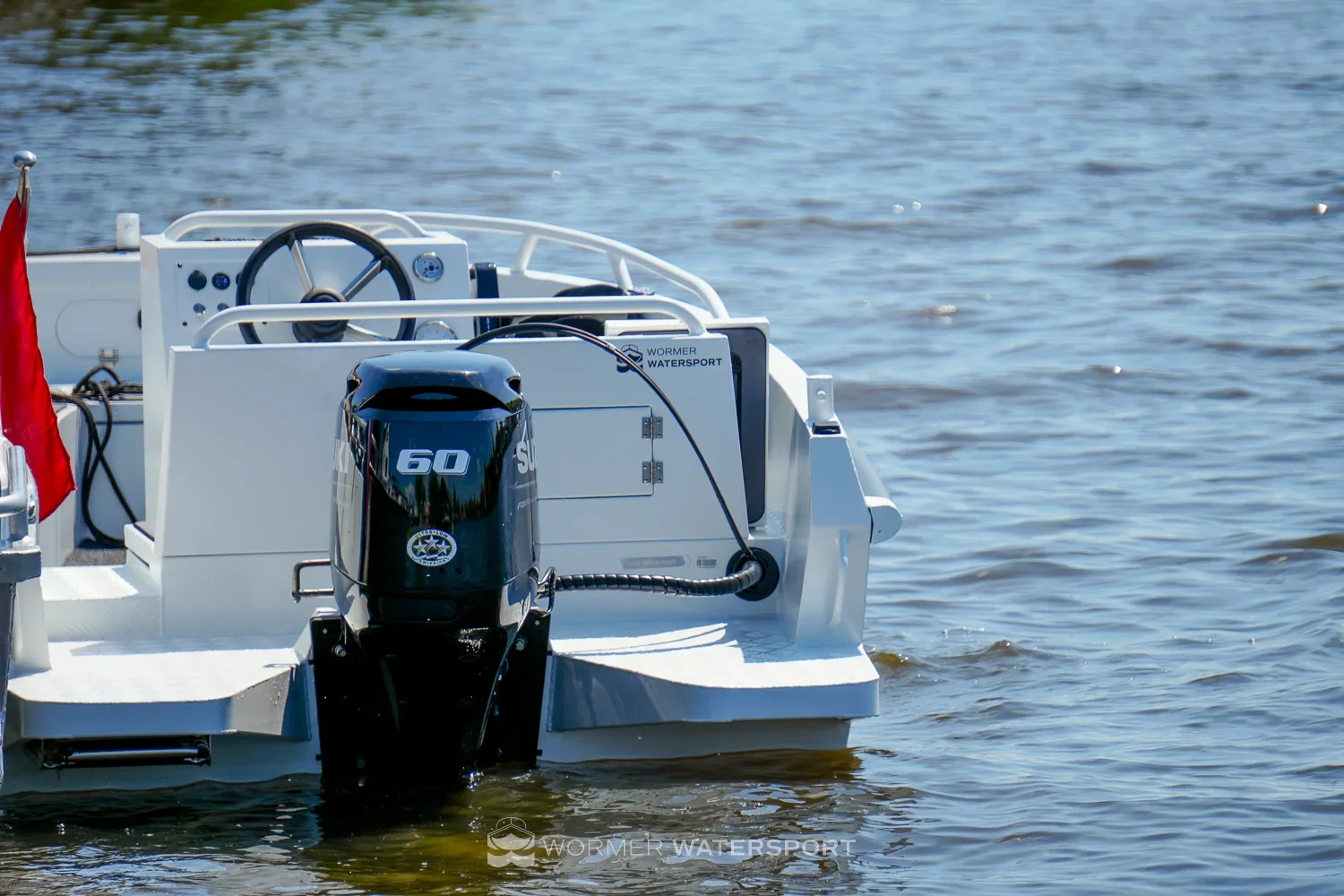 Wormer Watersport - Qwest S535 wit _ 60PK Suzuki Noord-Holland nieuwe aluminium boot kopen v-bodem - luxe aluminium sloep te koop-36.webp