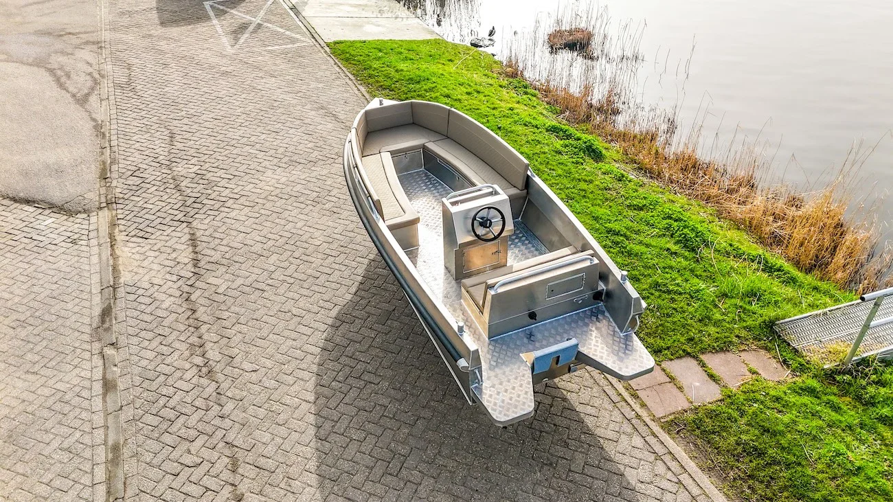 Qwest S535 aluminium boot v-bodem console boot sloep luxe betaalbaar te koop bij Wormer Watersport-25.webp