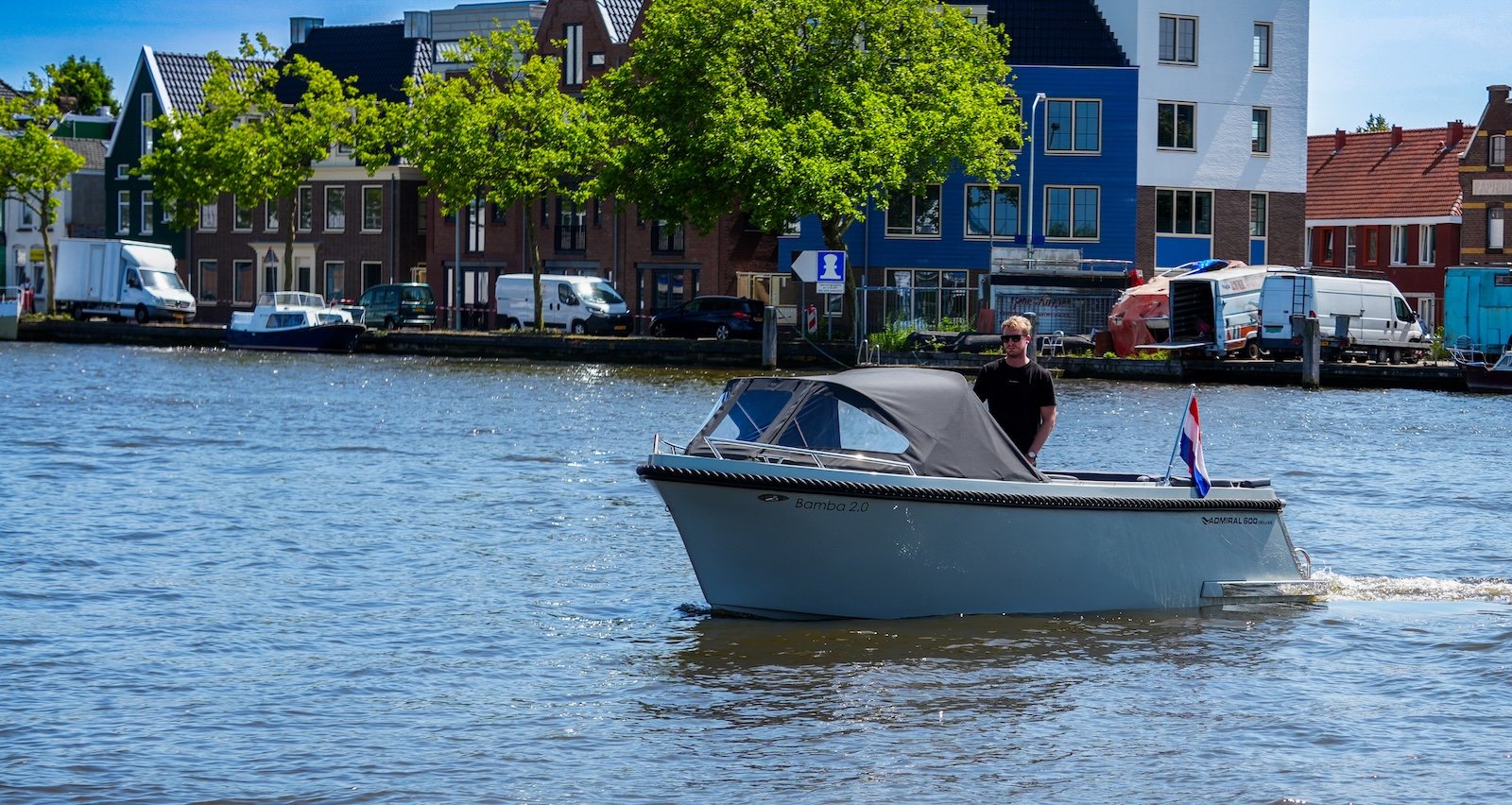 Admiral 600 Deluxe grijs:grijs met ePropulsion X12 elektrische buitenboordmotor Wormer Watersport1.jpg