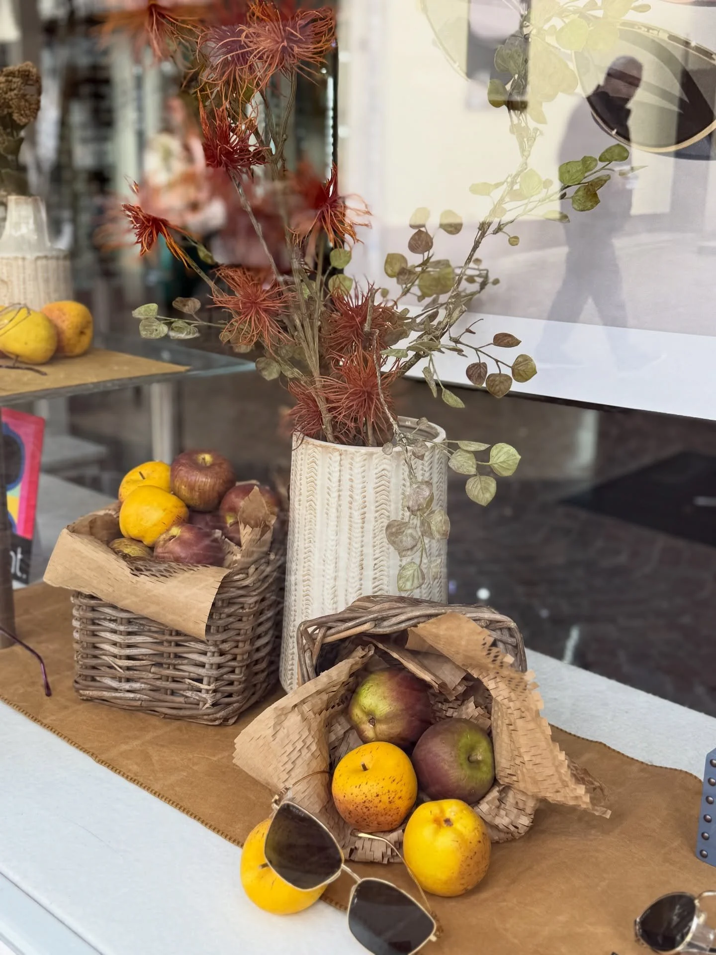 Herbst Emotionen 🍁🍂🤎

Optik Schick 

#lovemyjob🤎 #feelgood #visualmerchandising #shopwindow #optik #eyewear #brille #happy #oktober #herbst  #gucci