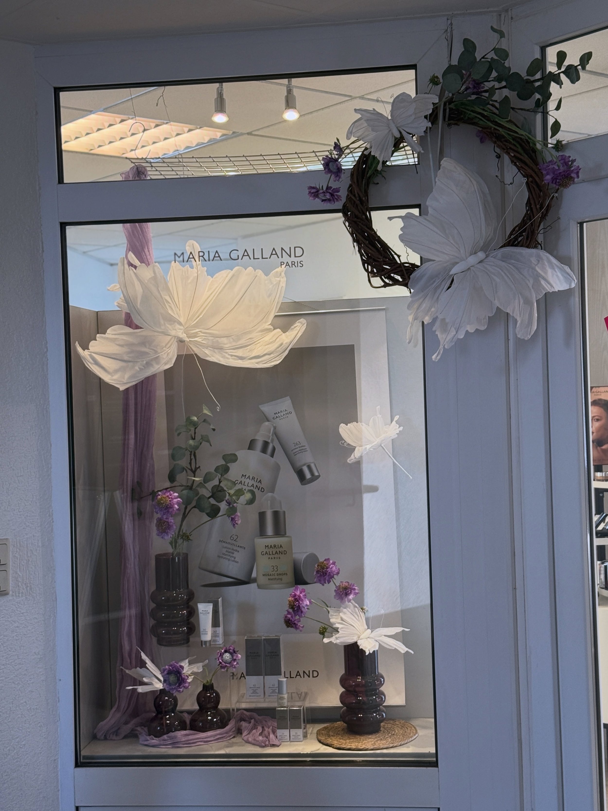 Klassisch 💜🤍 zum entspannen 

#lovemyjob #decoration #visualmerchandiser #shopwindow #