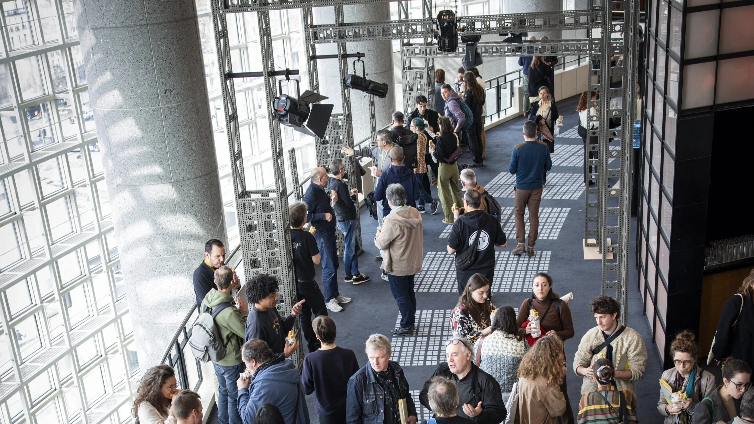 Symposium - Dejeuner dans l'espace exposition © E. Bauer - OnP