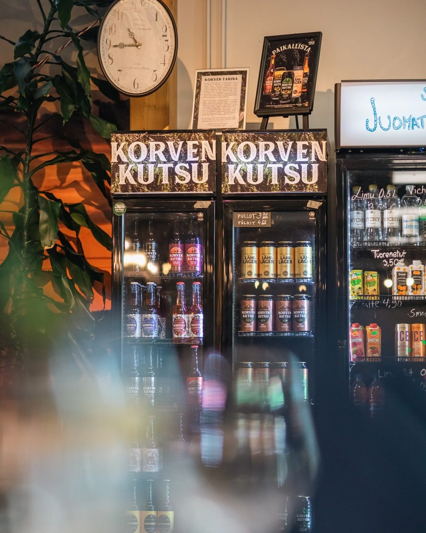 Meilt&auml; l&ouml;yd&auml;t paikallisen Karvilan Panimon tuotteet paikan p&auml;&auml;ll&auml; nautittavaksi tai kotiin mukaan ostettavaksi. My&ouml;s uutuudet! 😎 N&auml;ist&auml; on kiva koota paketti oluen yst&auml;v&auml;lle vaikkapa tuliaiseksi