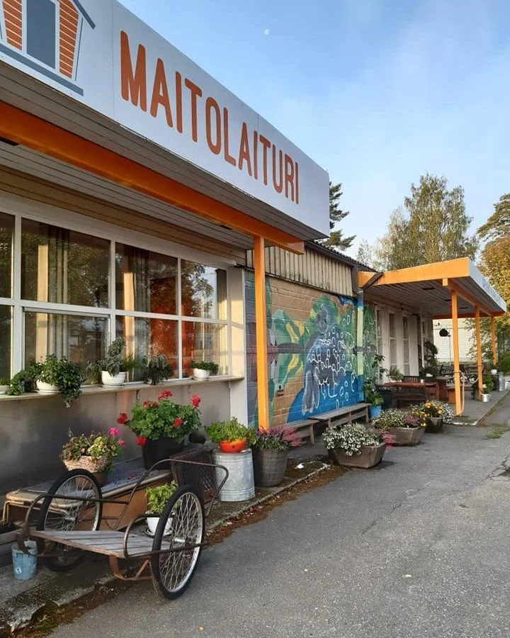 Kev&auml;iset kelit saivat ajatukset siirtym&auml;&auml;n jo kes&auml;&auml; kohti ja kaiveltiin v&auml;h&auml;n vanhoja kuvia 😍 Kukat ovat kyll&auml; aivan ihania ja tuovat niin paljon iloa. Monille kes&auml;kukkien hankinta onkin aina merkki kes&a