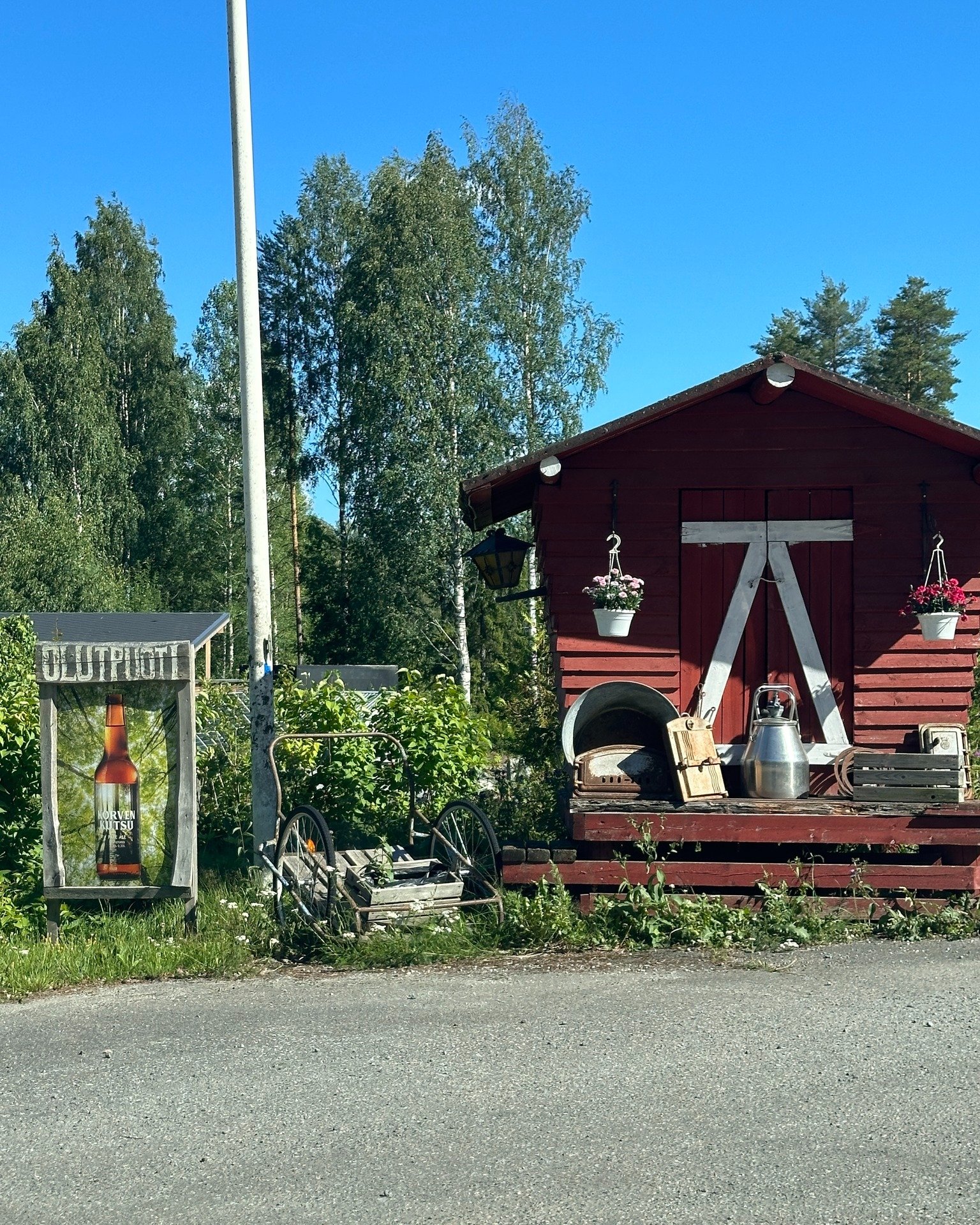 Ihanaa perjantaita ja viikonloppua! 😍Joko sin&auml; olet ehtinyt laittamaan kes&auml;kukkia? 🌞

Kommentoi alas suosikki kes&auml;kukkasi! 🌼

#maitolaiturikahvilapuoti #maitsikka #enonkoskenkes&auml; #omankyl&auml;nolohuone