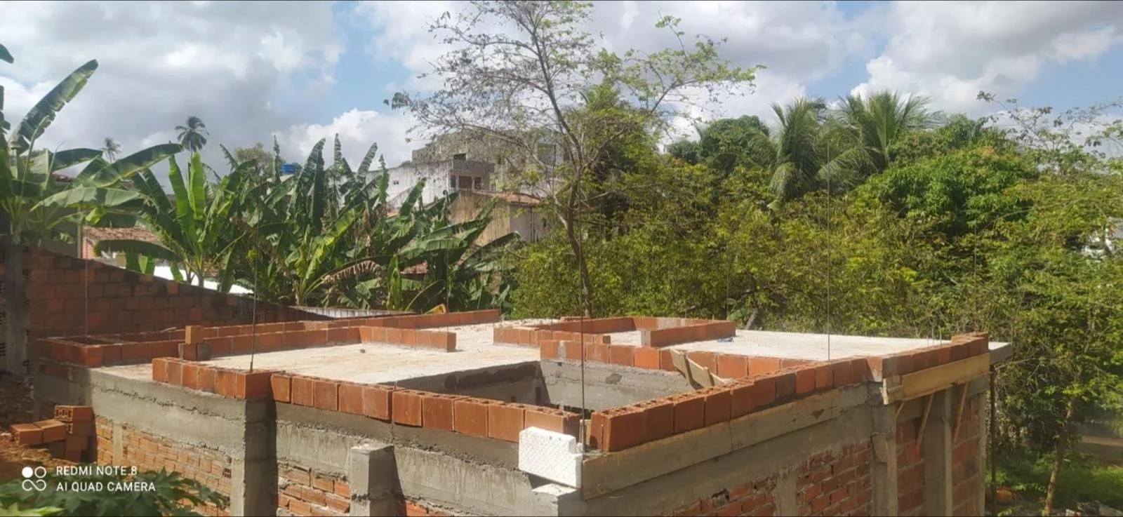 Baufortschritt Casa Anajô – Fundament und erste Mauern