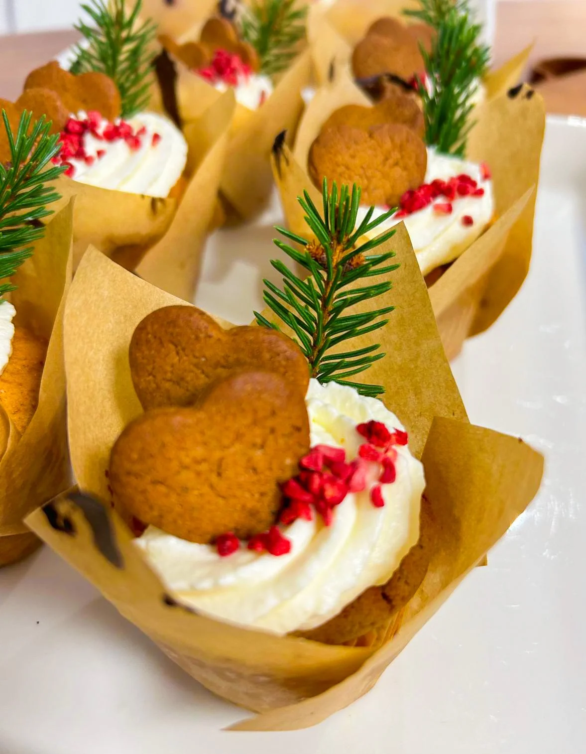 Liedon Maaseutunaiset joululeivontaa. Maaseutunaiset järjestävät monipuolista ja hauskaa tekemistä yhdessä. 