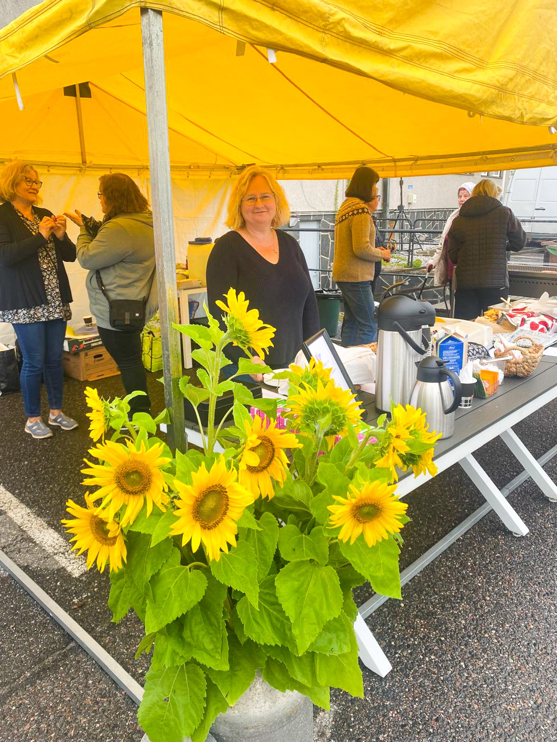 Liedon Maaseutunaiset kahvitukset.