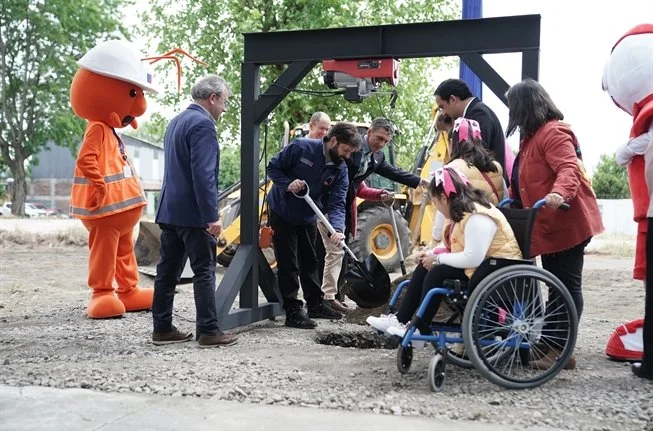 Presidente de la República, Gabriel Boric Font, encabeza primera piedra del nuevo Instituto Teletón en Ñuble