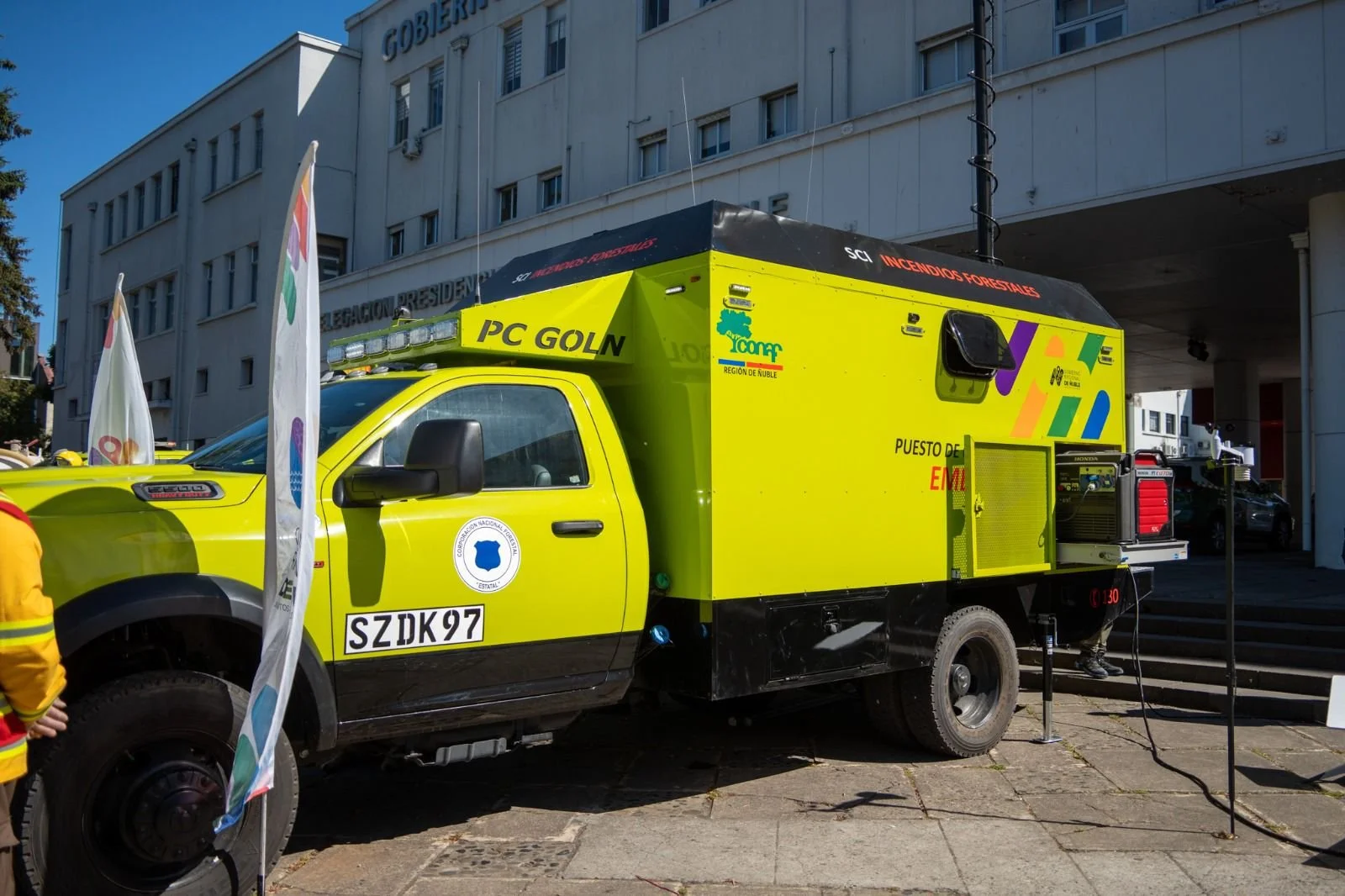 Gobierno Regional entrega el primer puesto de comando móvil a Conaf