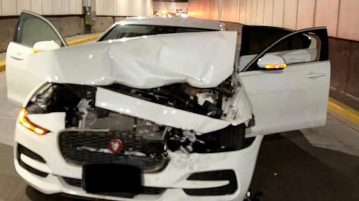 Banda asaltan casa en Lo Barnechea: Intimidaron a víctimas y en su huida chocaron auto de carabinero (r) 