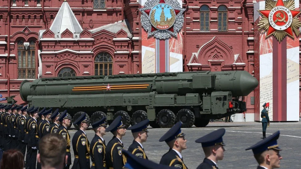 Putin aprueba una doctrina que permite responder con armas nucleares a un ataque convencional contra Rusia