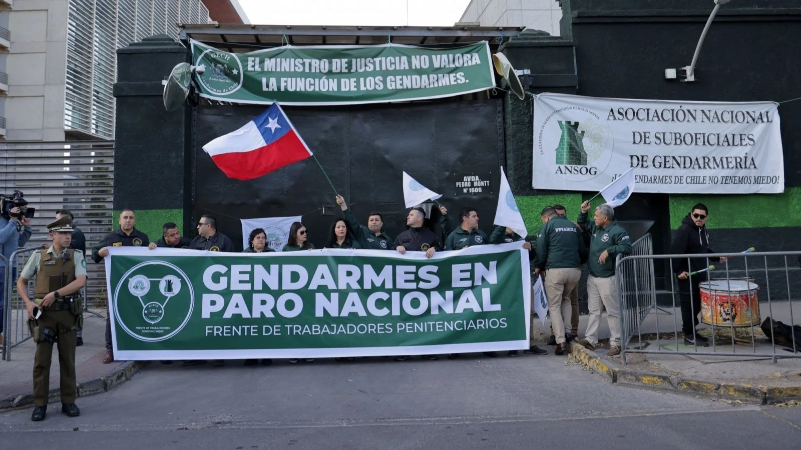 Gobierno llega a acuerdo con gendarmes y finaliza paro