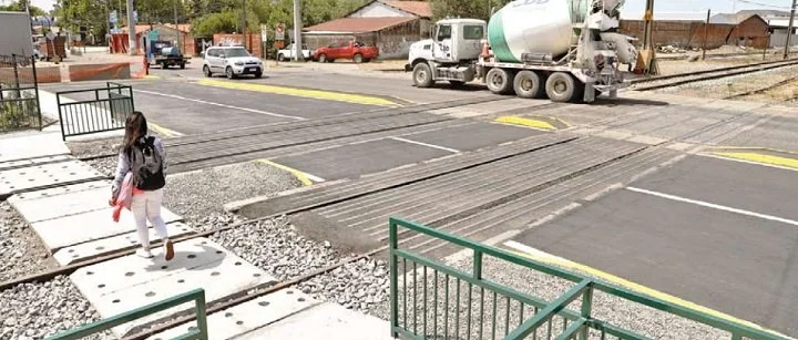 Diputado Felipe Camaño solicita al Ministerio de Transportes cumplir su función respecto al mal funcionamiento de las barreras en los cruces de ferrocarriles en la región.