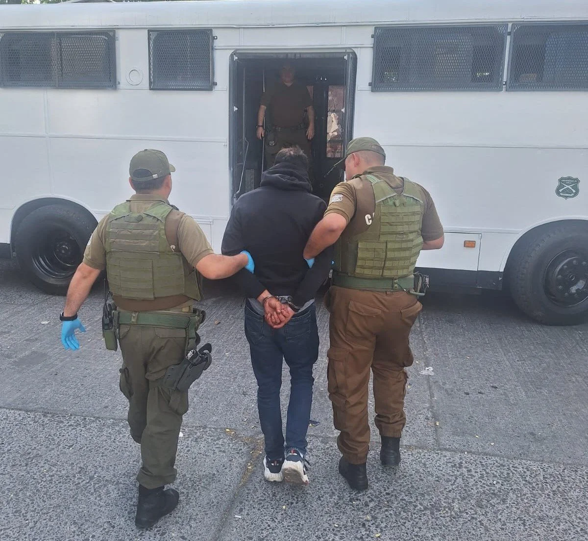 Carabineros COP Ñuble detuvo a sujeto que perpetró Robo con violencia en local de galería del centro de Chillán