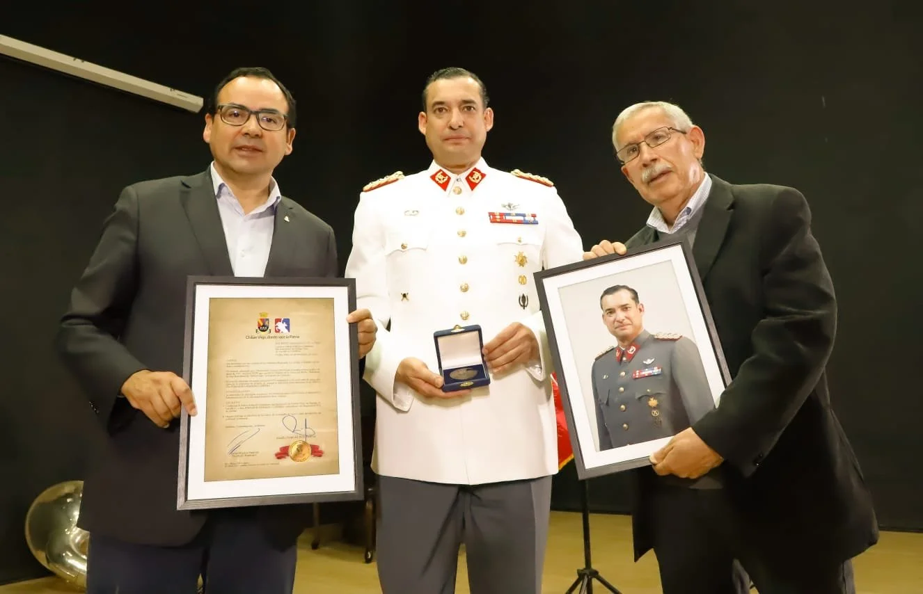 CHILLÁN VIEJO CONDECORÓ A COMANDANTE DEL REGIMIENTO CON LA ORDEN AL MÉRITO SAN BARTOLOMÉ