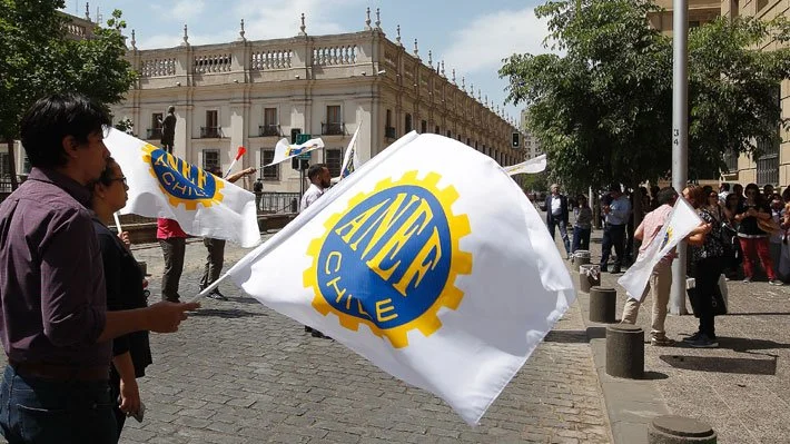 Funcionarios públicos van a paro 