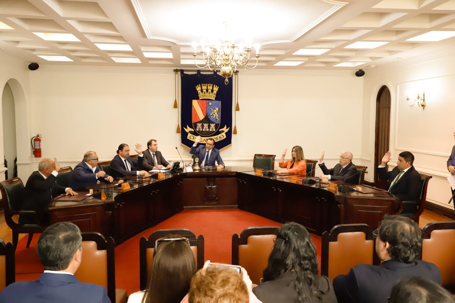 ALCALDE Y CONCEJO MUNICIPAL DE CHILLÁN VIEJO ASUMIERON SUS CARGOS