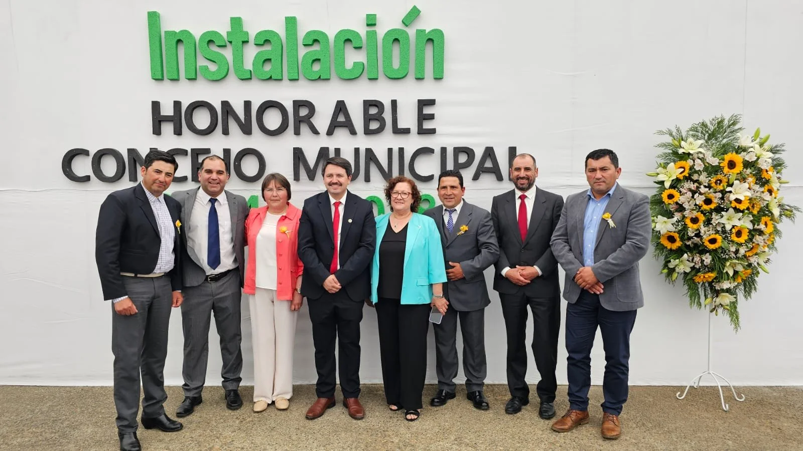 Renán Cabezas asume como el nuevo alcalde de El Carmen 2024-2028