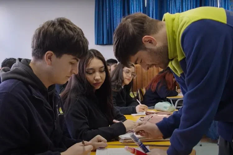 Liceo San Nicolás recibe a más de 19 delegaciones internacionales en el contexto de los 30 años del Laboratorio LLECE de la UNESCO Santiago