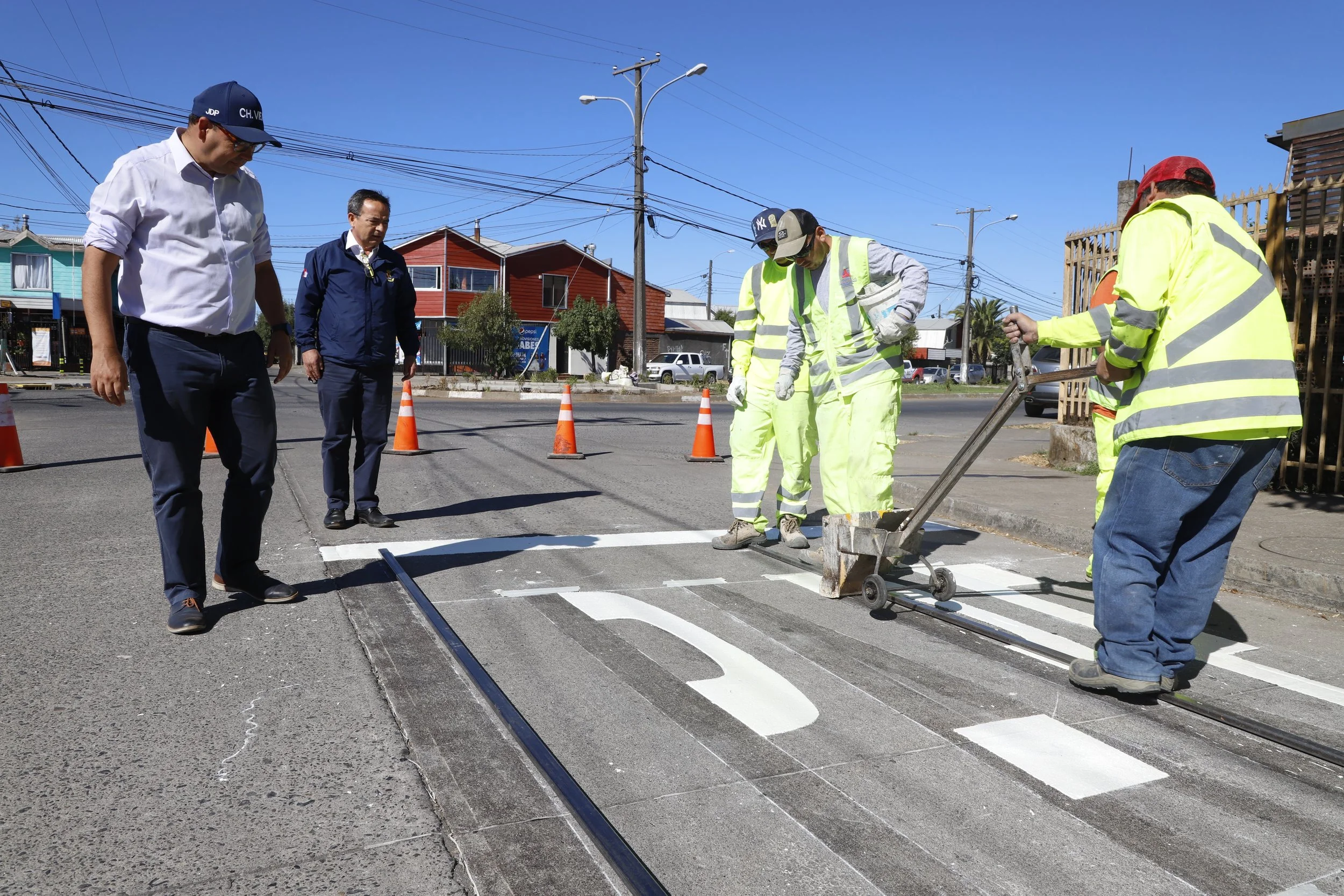 REFUERZAN DEMARCACIÓN VIAL EN DISTINTOS SECTORES DE LA COMUNA HISTÓRICA