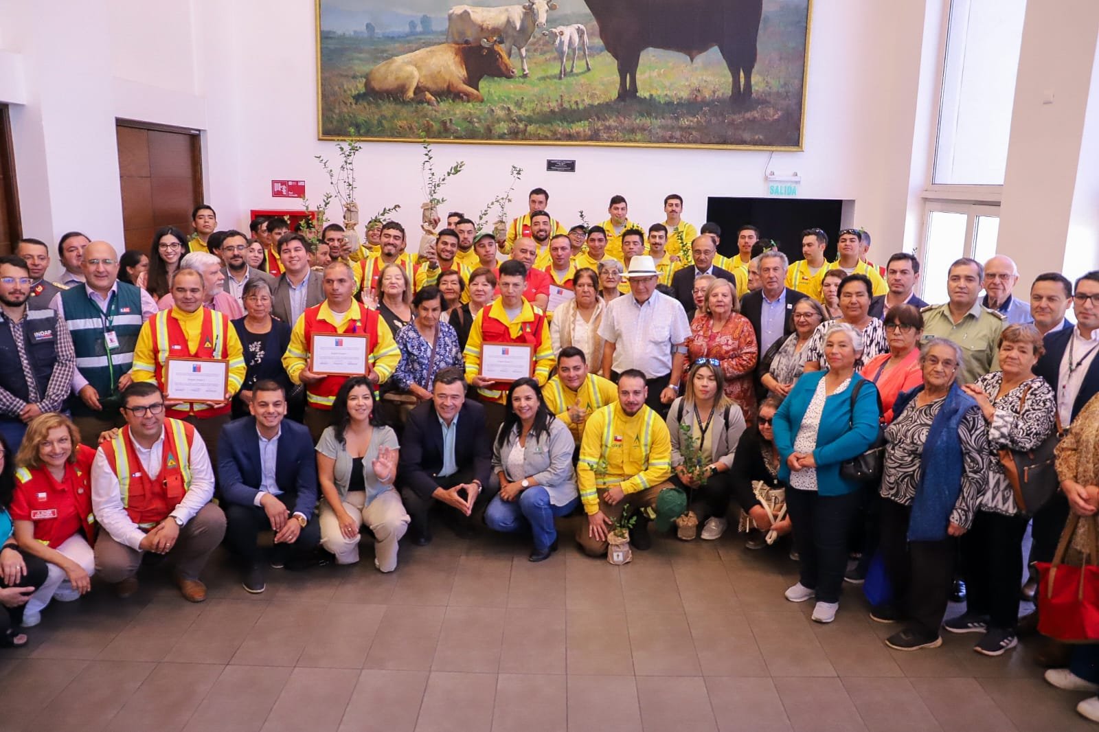 Brigadistas de CONAF reciben reconocimiento ciudadano por su trabajo contra los incendios en Ñuble