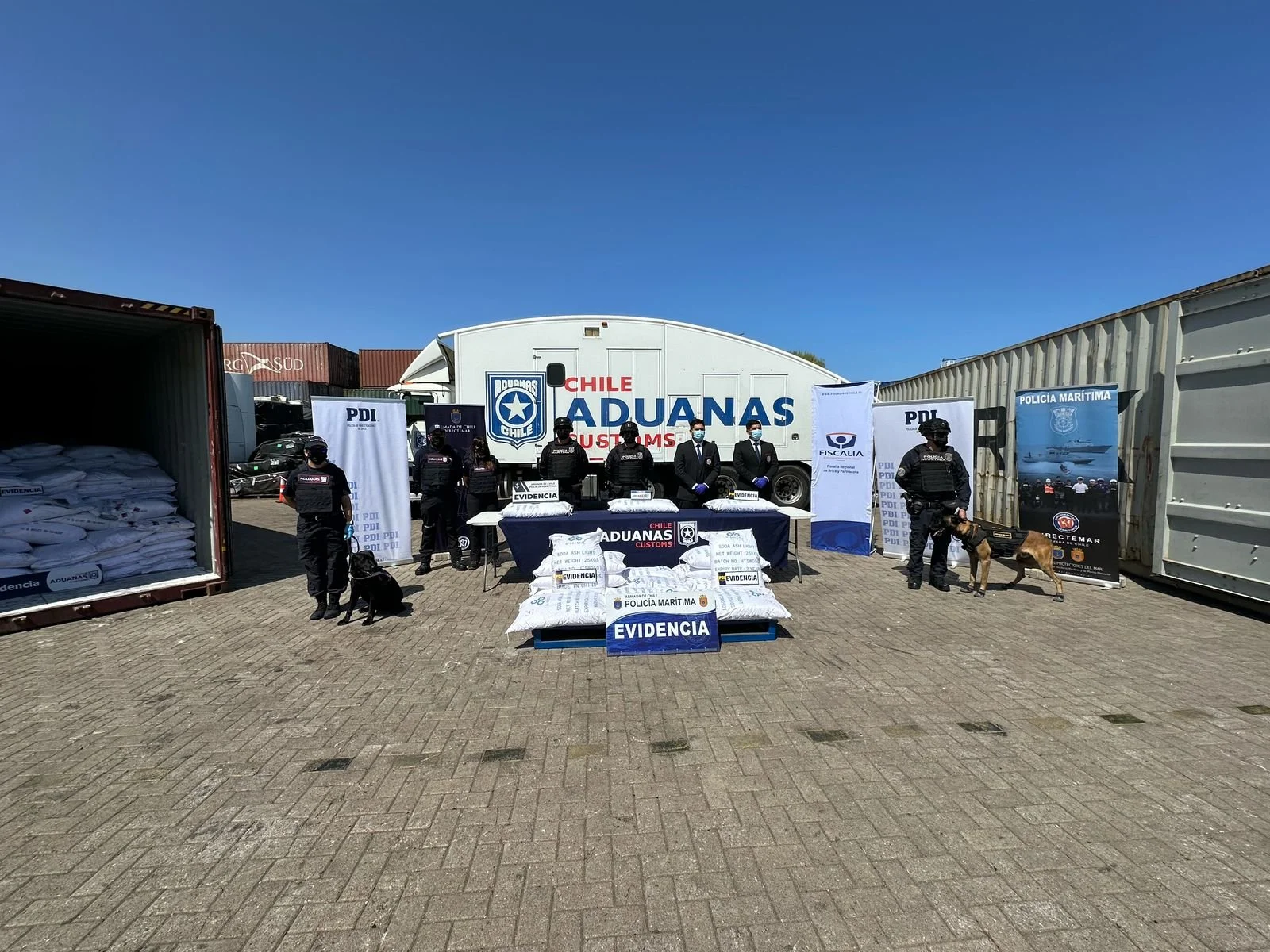 Fiscalía de Arica, Aduanas, PDI y Policía Marítima logran histórica incautación de 146 toneladas de precursores químicos para drogas en los puertos de Arica e Iquique