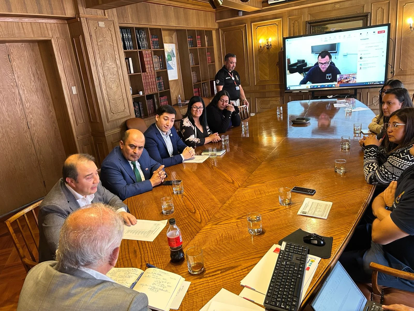 Comités de Vivienda de Quillón, Chillán Viejo y San Carlos se reunieron con Ministro Carlos Montes en Santiago